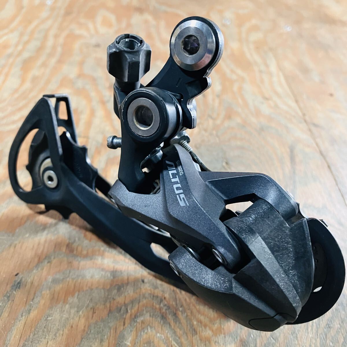 ●SHIMANO ALTUS RD-M2000 SGS リアディレイラー 9速対応 シマノ拍卖