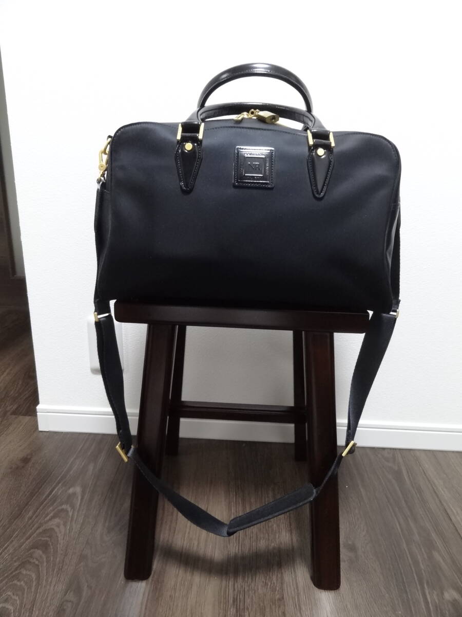 ★NINA RICCI★ オーバナイトボストンバッグ★ストラップ付★黒★鍵付き★仕立てが繊細な日本製です★拍卖
