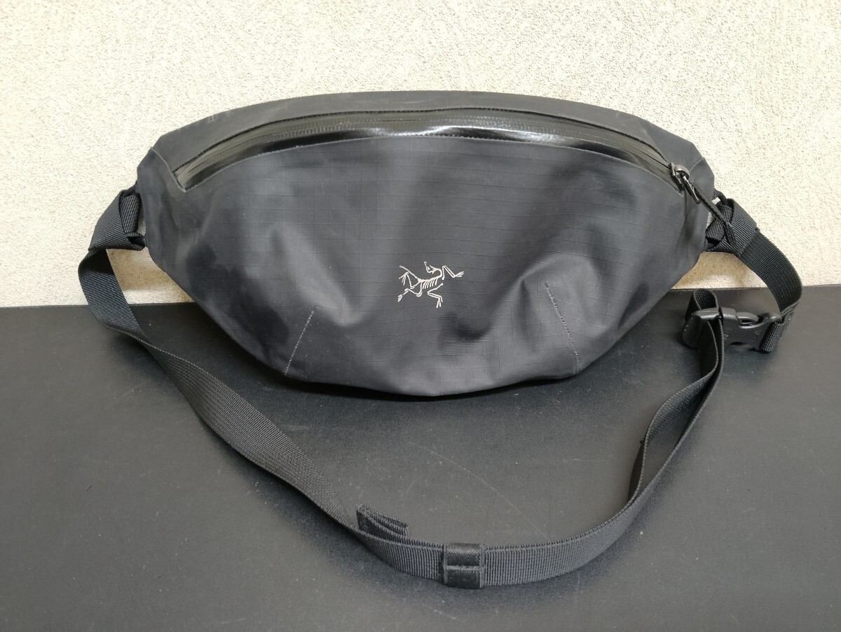 アークテリクス サコッシュ ショルダーバッグ ランニングバッグ ポーチ ブラック ARC’TERYX ボディバッグ アウトドア ARC TERYX D2610 拍卖