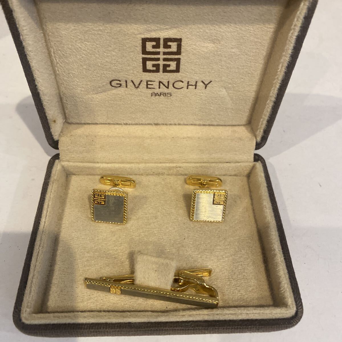 GIVENCHY カフスボタン タイピン セット ゴールド ロゴ メンズ ジバンシー 箱付拍卖