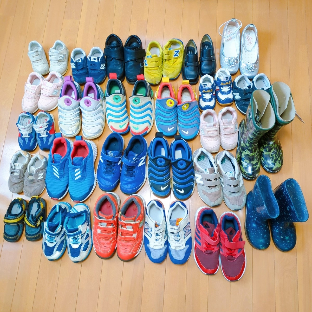 1円 キッズシューズ まとめ売り未使用含む お得 26点セット 長靴 スニーカー パンプス NIKE ニューバランス アディダス ムーンスター拍卖