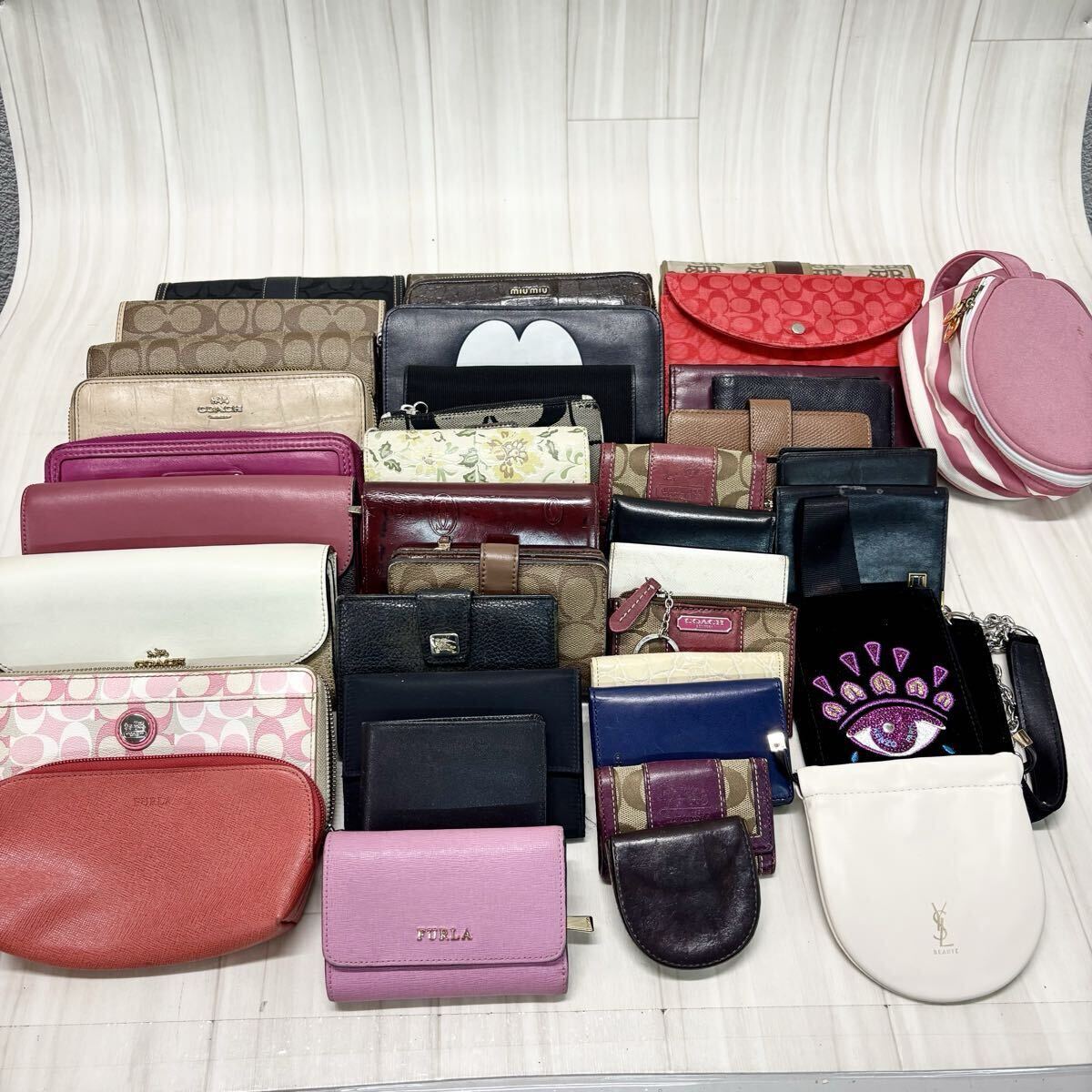【財布小物38点】大量まとめ売りカルティエ ダンヒル ドルガバ バーバリーズ ヴェルサーチミュウミュウディオール含む他 FN20251121-082拍卖