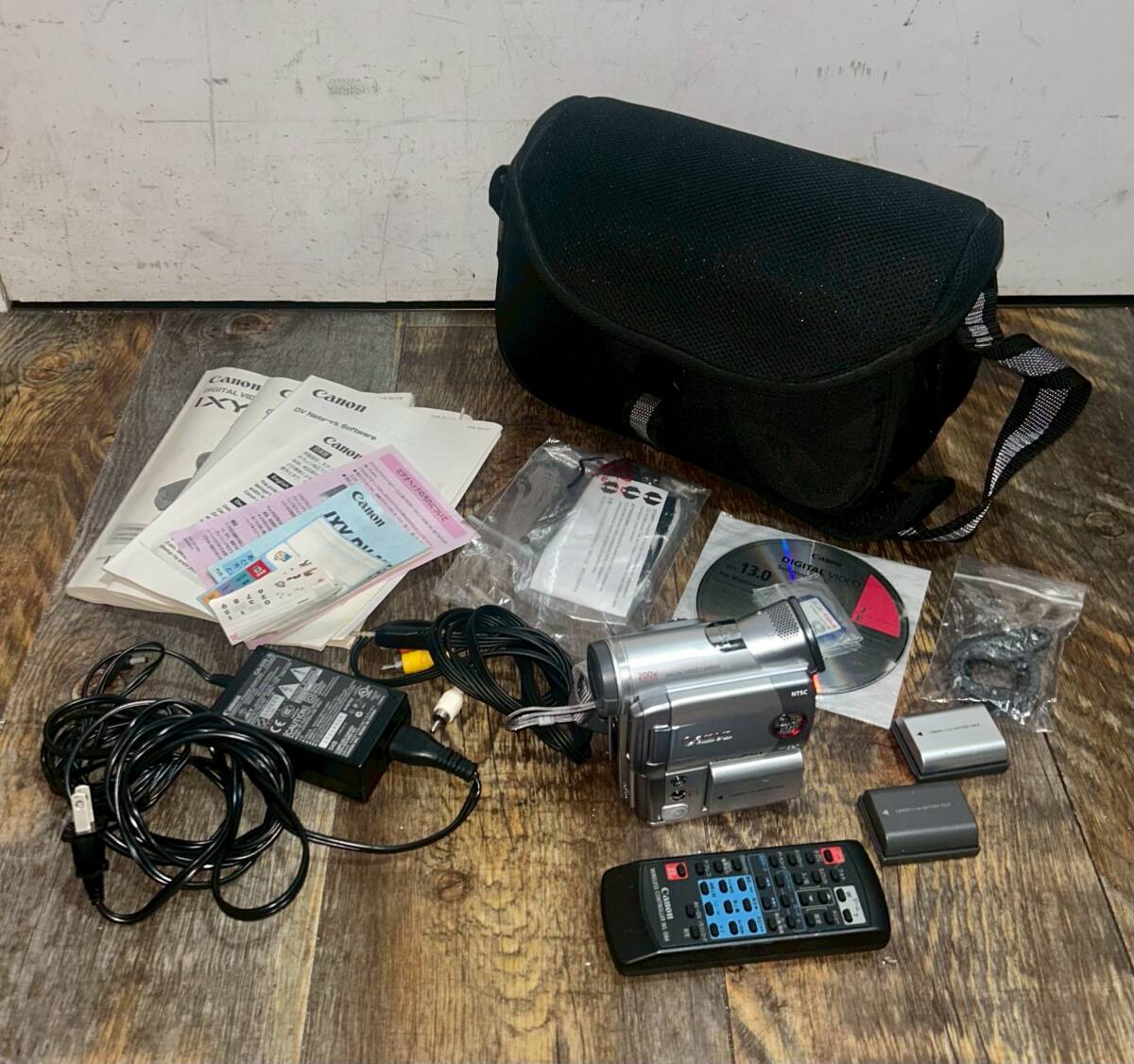 【No.1131】Canon/キャノン IXY DV M3 miniDV デジタルビデオカメラ バッテリー・取説・充電アダプタ・他付属品付き 通電確認済み 現状品拍卖