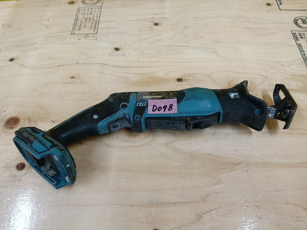 D098 マキタ 充電式レシプロソー JR144D 14.4V拍卖
