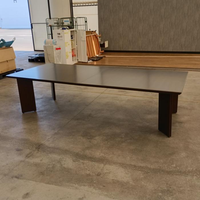未使用 新古品 オカムラ 会議用テーブル D236TF-W783 2019年製 ブラウン ミーティングテーブル 会議机 会議デスク テーブル 会議 机 つくえ拍卖