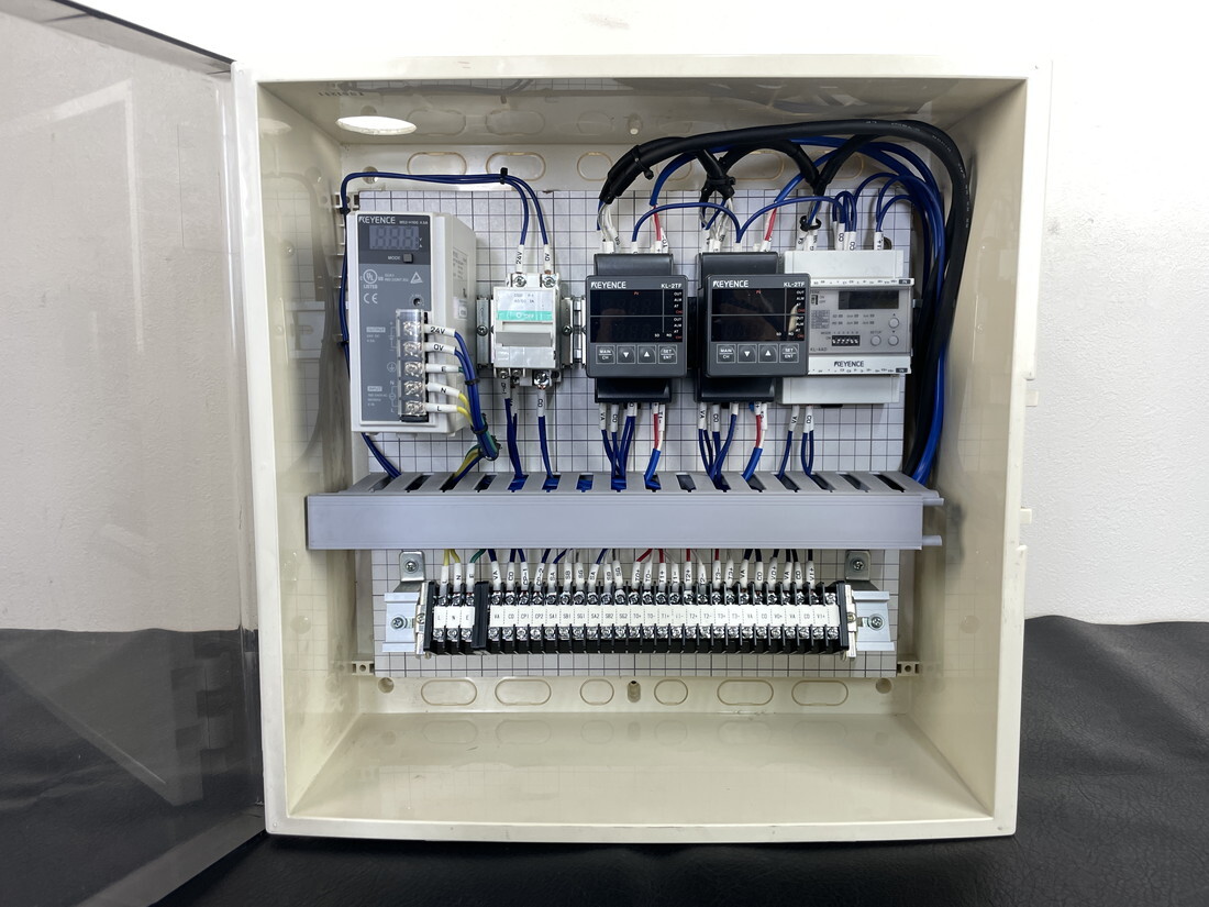 Keyence 小型制御盤 温度調節ユニット KL-2TF 2点 KL-4AD MS2-H100 4.5A 他 周辺機器一式 盤付き 管Y2665N拍卖