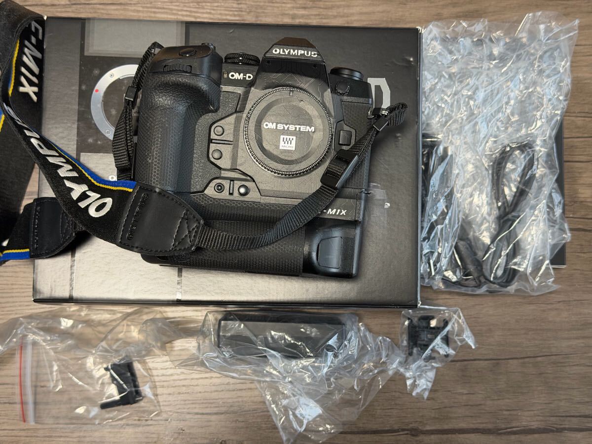 OLYMPUS OM-D E-M1X ボディ プロ向け 縦グリップ一体型 ミラーレス バッテリー2個拍卖