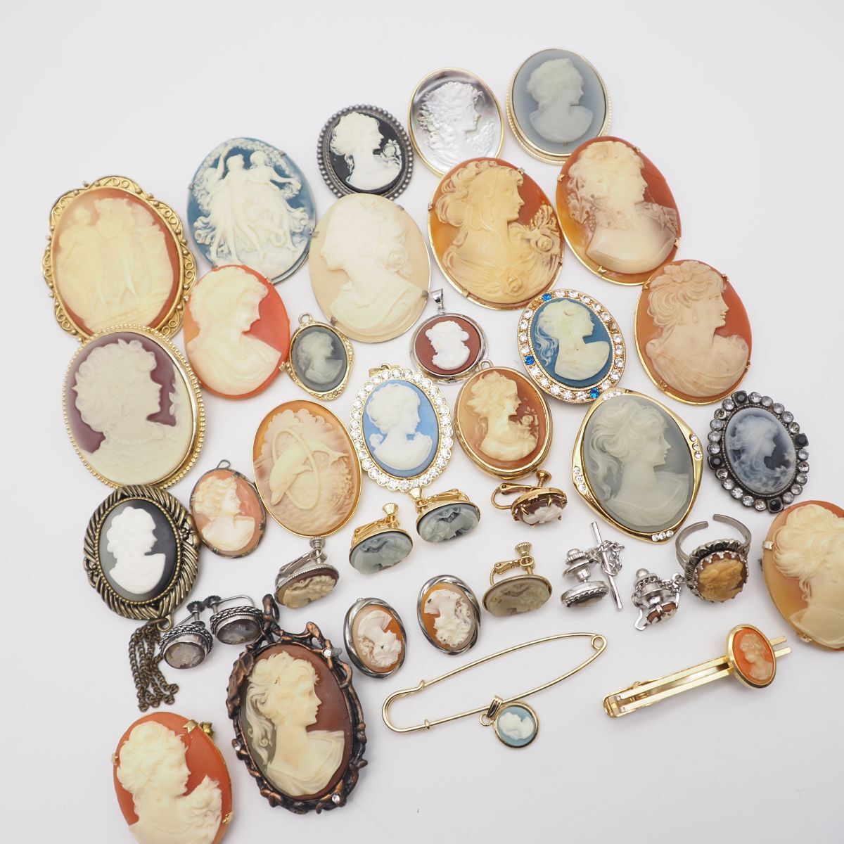 CBM1201 1円 カメオ アクセサリー 大量セット ペンダントトップ イヤリング ブローチ 指輪 等 まとめて拍卖