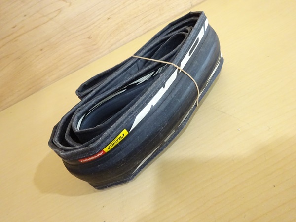 ▲MAVIC AKSION 700×23C タイヤ1本 年式古い▲980 拍卖