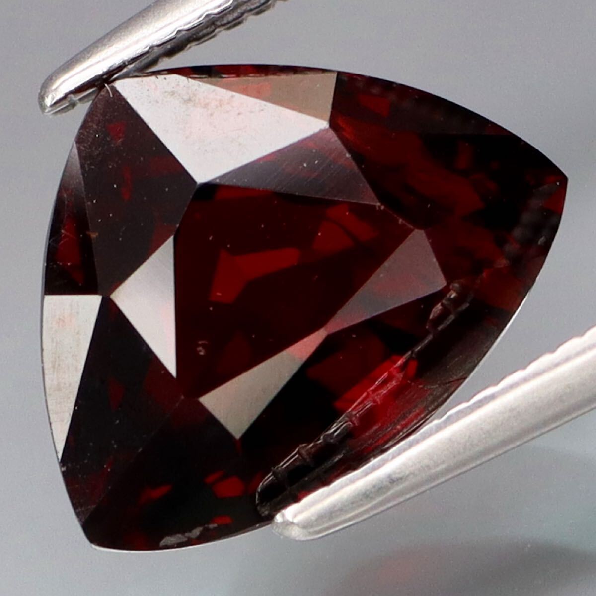 非加熱 VS 天然レッドガーネット 11.2x8.7mm 4.44カラット拍卖