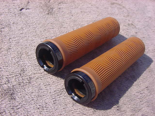 TRUVATIV DESCENDANT Lock on Grips GUM 新品未使用拍卖