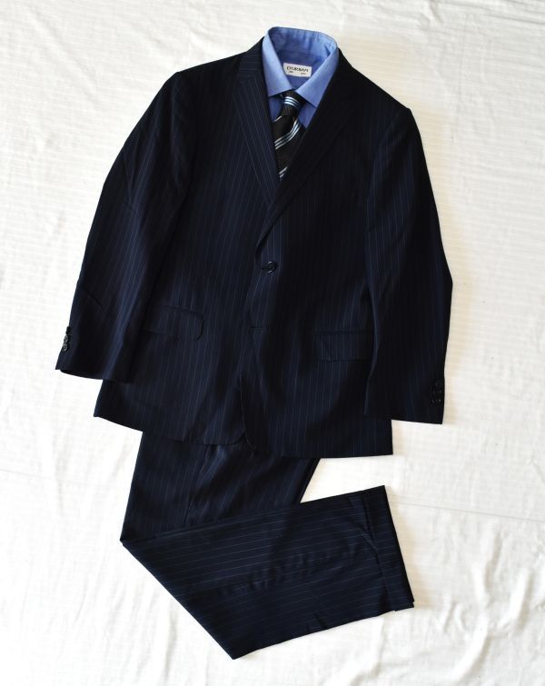 136★アルマーニ★ARMANI COLLEZIONI★ ネイビーに黒グレーストライプ 人と差をつける高級感漂う2釦シングルスーツ48/細身M拍卖