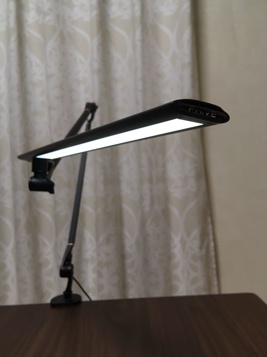 PHIVE LEDデスクライト クランプ式 読書仕事デスクワーク デスクスタンド アームライト 平面発光 500 無段階調光 電気スタンド拍卖