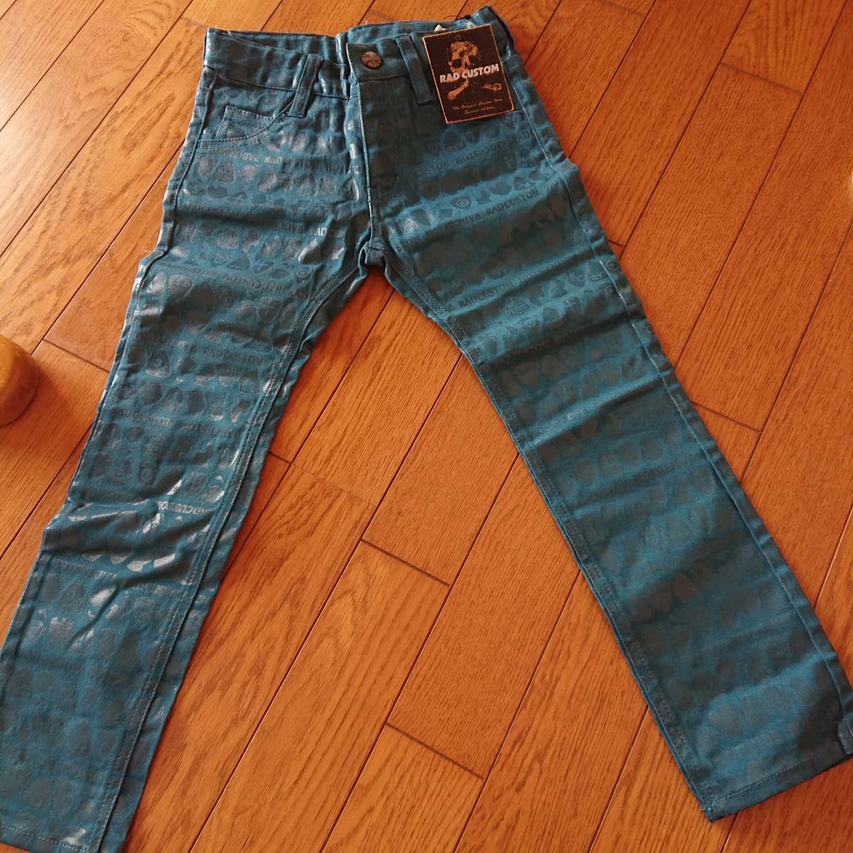 新品ベベBEBEラッドカスタムかっこいいロックなパンツ綿ストレッチ110お洒落ズボン深グリーン スカル スリム スキニー拍卖