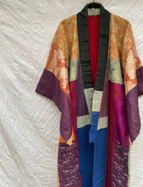 貴重 受け継がれる 鮮やかな 端縫い衣装 絹 西馬音内 盆踊り JAPAN VINTAGE ANTIQUE ヴィンテージ アンティーク 継ぎ接ぎ 和ガウン 羽織拍卖