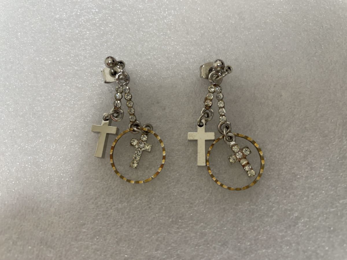 ☆揺れるクロスピアス☆拍卖