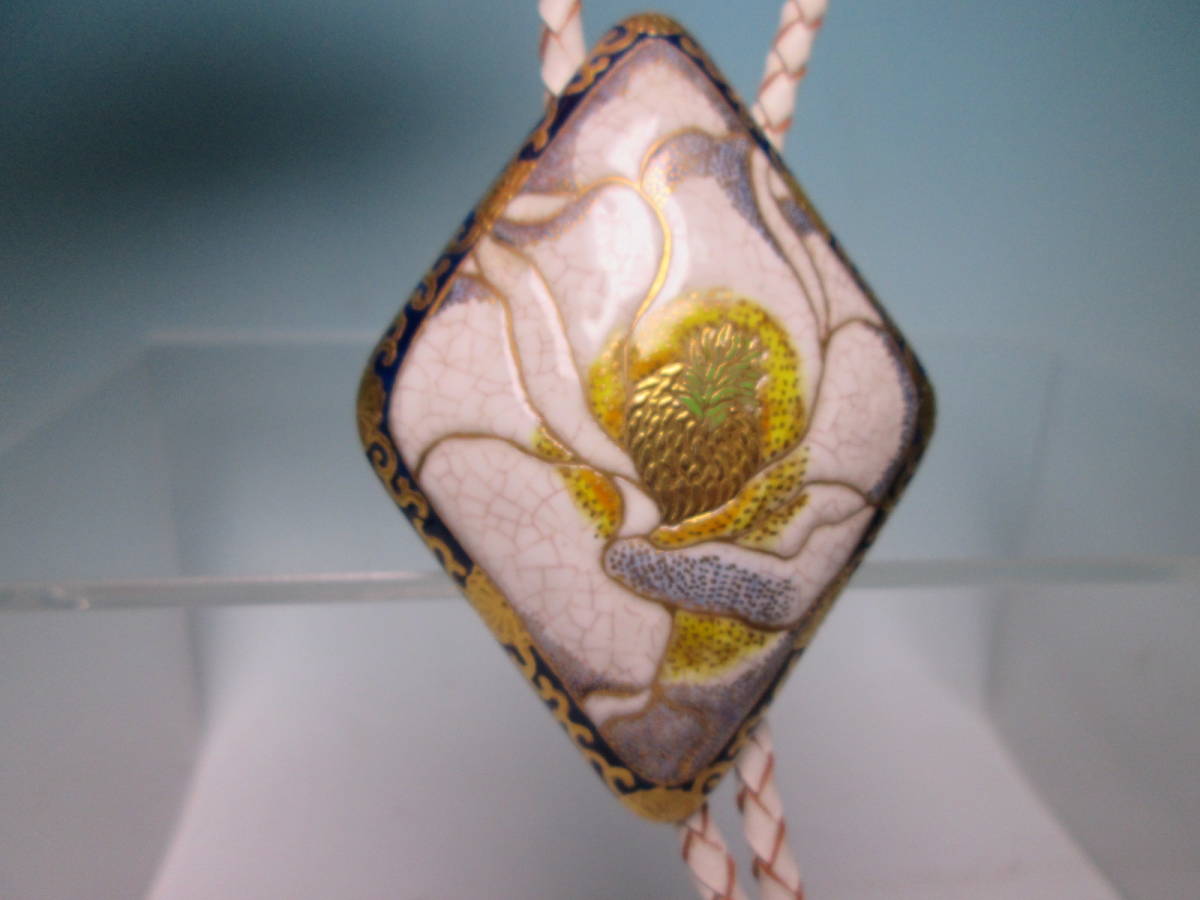 ☆薩摩志史 室田志保 作 白薩摩 豪華絢爛 金彩 白木蓮の花文ループタイ ループタイコレクション 帯留めにも拍卖