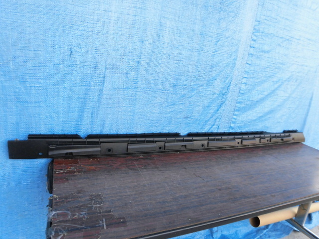 AM838 A4 8W サイドステップ ブラケット 左 8W9854535B拍卖