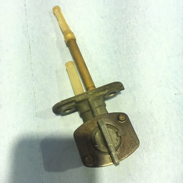 送料無料 スズキ DF200 SH42A-1136~ 実働車外し 燃料コック 検索:ジェベル拍卖