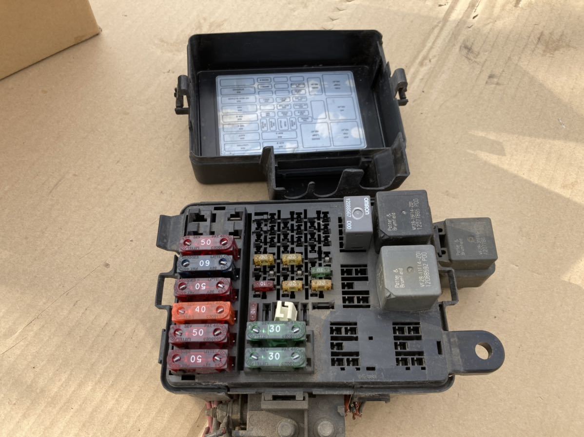 サバーバン 95y エンジンルーム ヒューズボックス 5.7L TBI拍卖