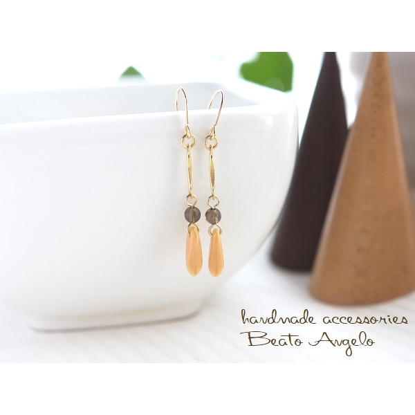 ◆+angelo+チェコダガーとスモーキークォーツのピアス(p-190)ベージュ G 天然石 チタン 樹脂 イヤリング拍卖