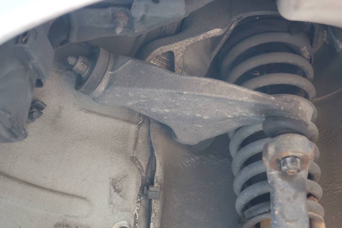 H10 E-932A1 アルファロメオ 156 E/G 32401 V6 2.5 2WD 6F 右ハンドル 純正 フロント右側 アッパーアーム Assy / 96500km拍卖