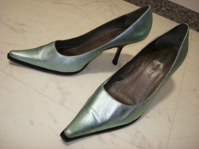 ■ BoveBoat DwgStore サイド浅め レザー 本革 皮革 メタリック メタル 光沢 アクア ライトブルー 水色 パンプスヒール 37 Lサイズ 23.5cm拍卖