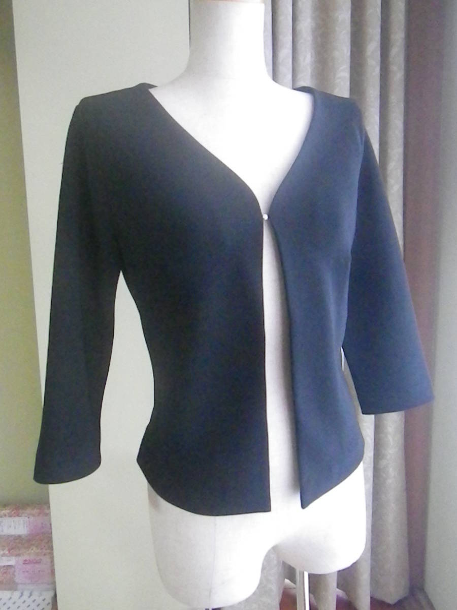 02【中古美品】*FAVORITE フェイバリット 衿無薄手ジャケット 13AR シンプルデザイン 黒 冠婚葬祭にも! 送料無料拍卖