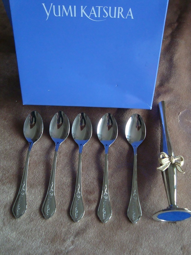 スプーンセット 桂由美 かつらゆみ スプーン5本+一輪挿し 未使用品拍卖