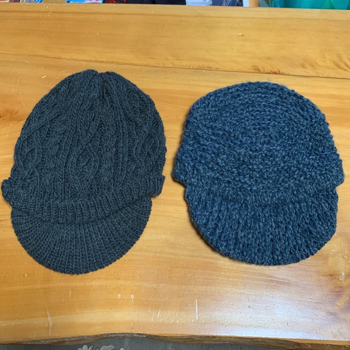 帽子 ユニクロ ニット帽子 キャスケット型 紺 アクリル95% 毛5% 黒 アクリル90% 毛10% 2個 ワンサイズ 中国製 中古 送無拍卖