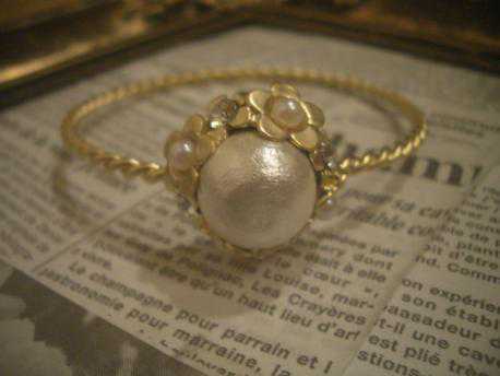 即決☆未使用☆定価7350円☆ノースコーナー お花満開 コットンパール バングル ブレスレット ホワイト拍卖