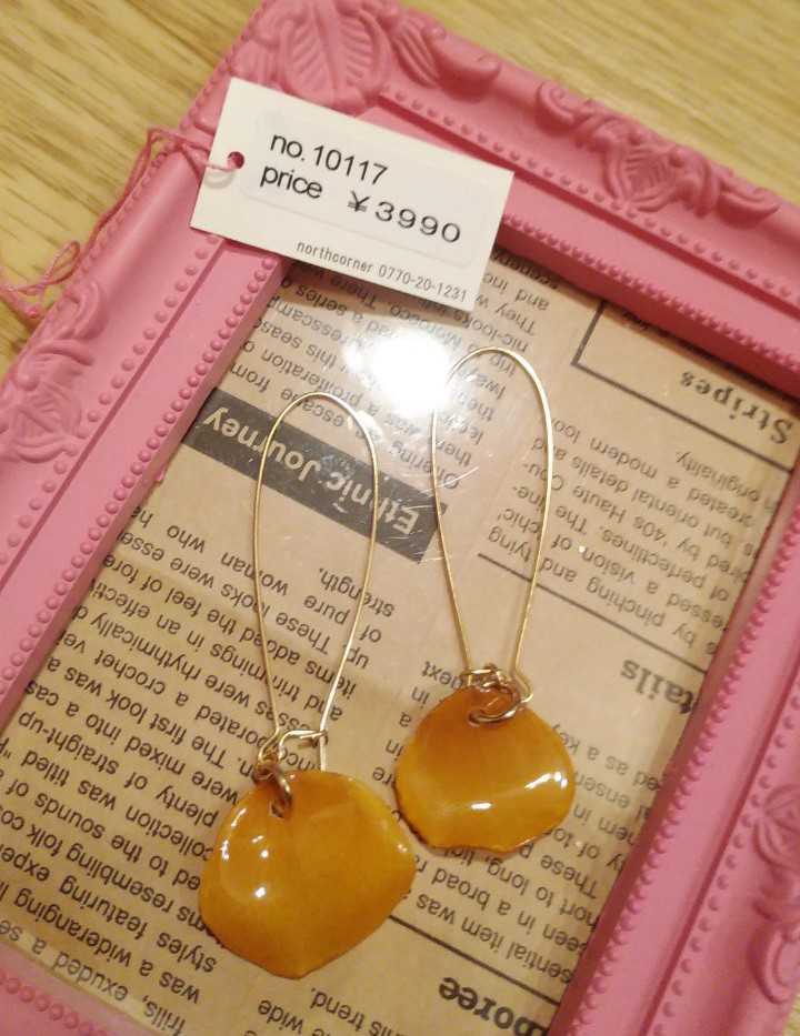 即決☆未使用☆定価3990円☆銀杏色♪ノースコーナー 花びら ピアス ①拍卖