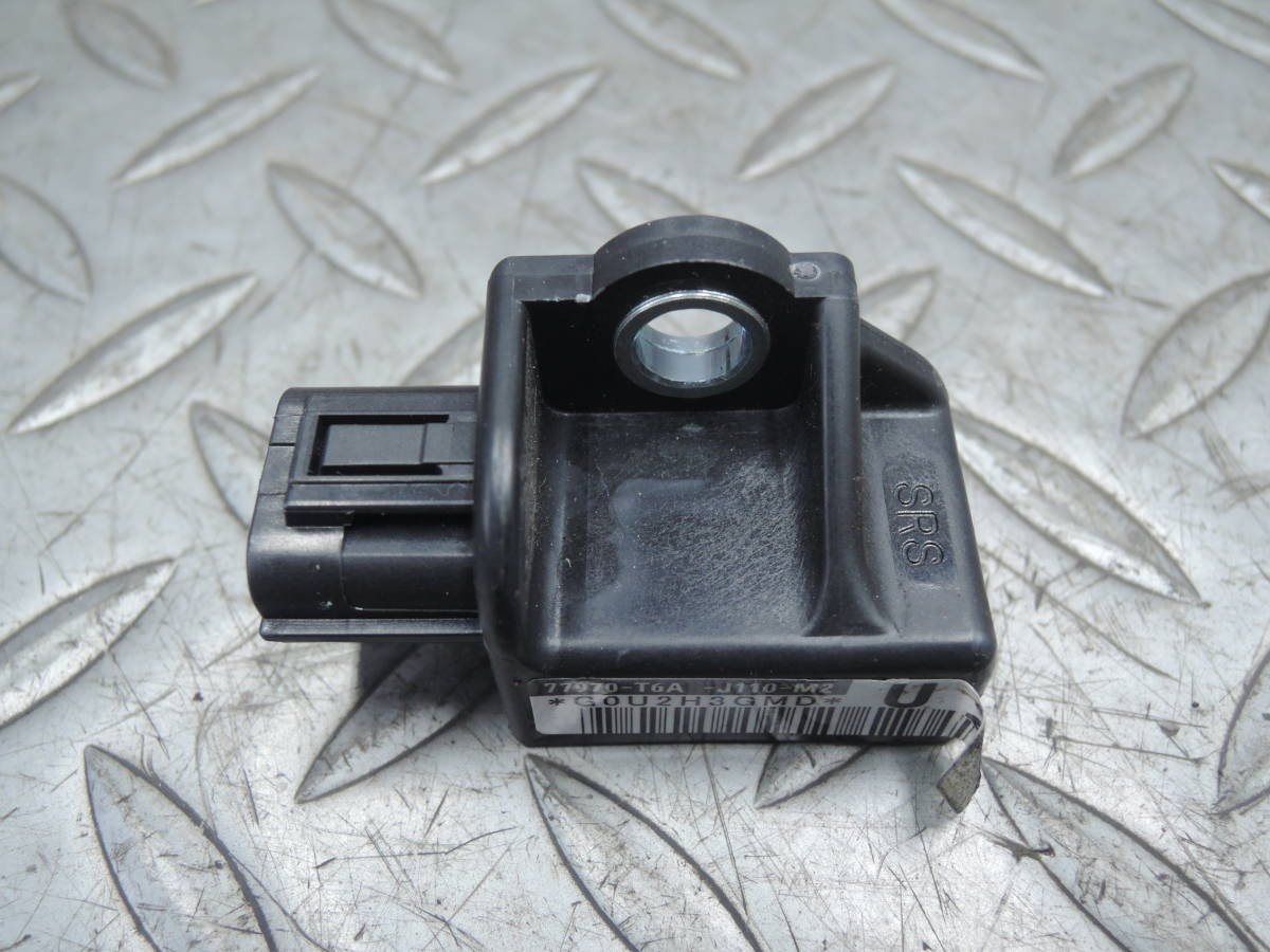 ・ N-BOX カスタム DBA-JF1 エアバックセンサー 77970-T6A-J110-M2 #3 H-4859拍卖