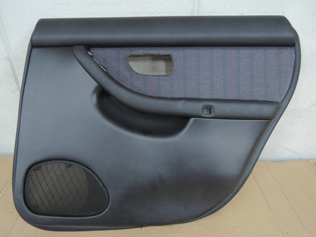 ・ レガシィ BE5 右リア ドアトリム 内張り 94223AE020 ③ tsr拍卖
