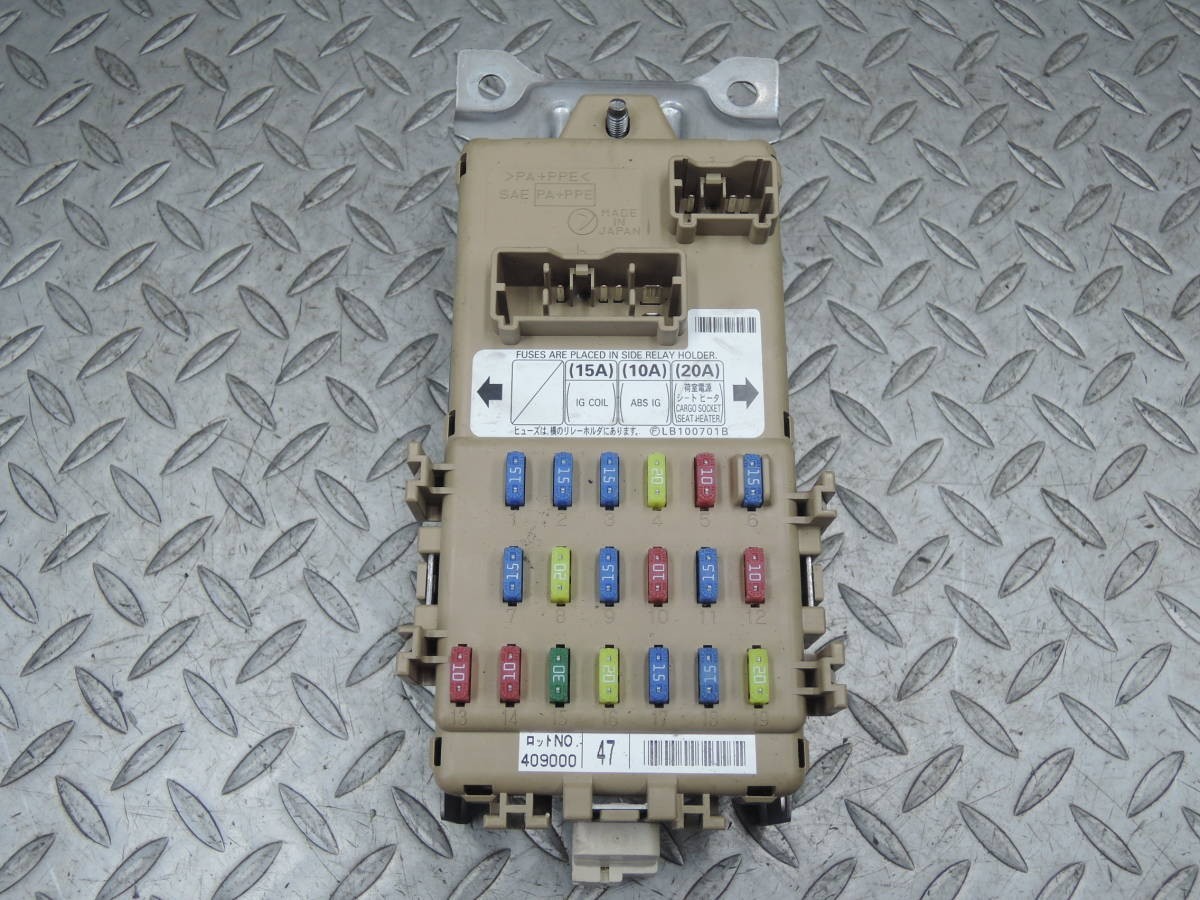 ・ GDB インプレッサ WRX sti E型 涙目 純正 室内 運転席側 ヒューズボックス SB-9690拍卖