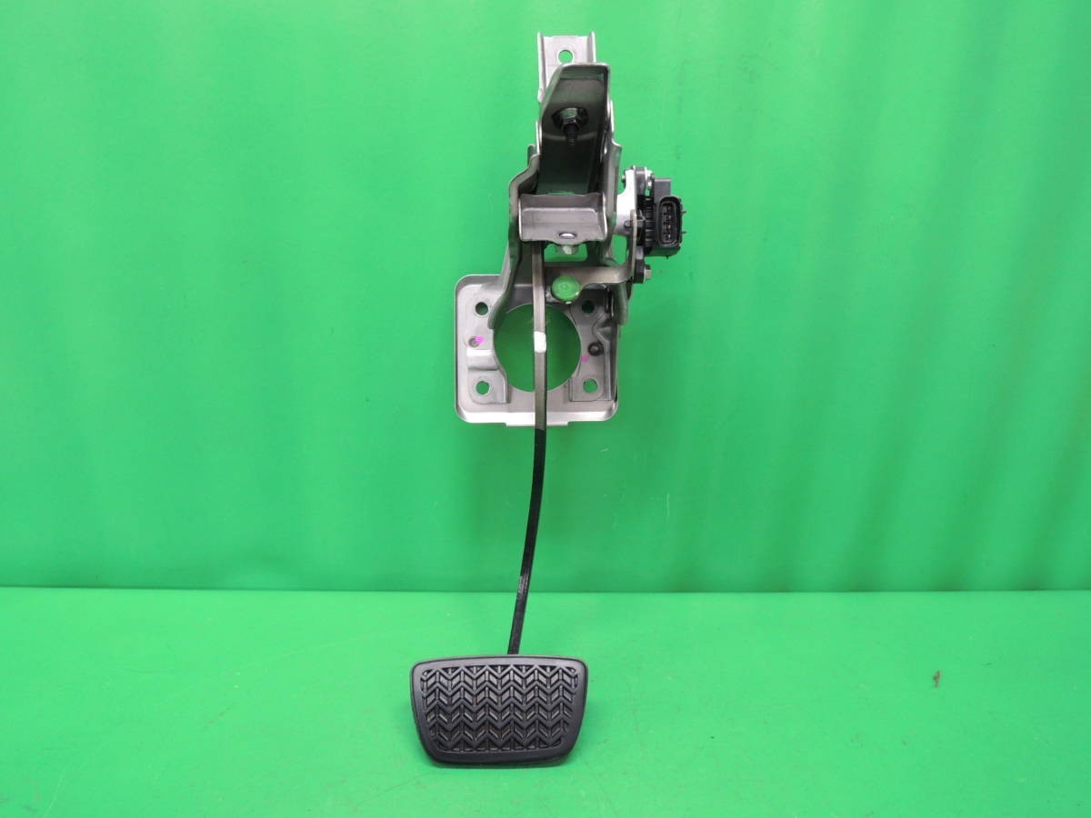 ・ LS460 USF40 純正 ブレーキペダル 89510-28010 L-6653拍卖