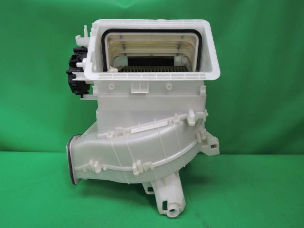 ・ ZVW30 プリウス G's 後期 純正 ブロアファンユニット 87010-47120 T-1114拍卖
