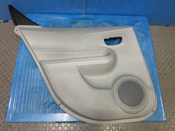 ・ NHP10 アクア 前期 左 助手席 後 ドアトリム 内張り cnk拍卖