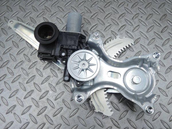 ・ ZVW50 プリウス 純正 左後 助手席後 ドアレギュレーター モーター 85710-47150 tsr拍卖