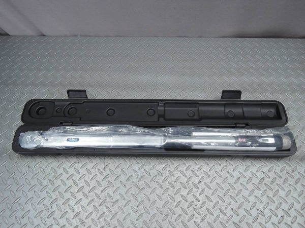 ・ 未使用 TONE プレセット形 トルクレンチ T4MN300 差込角12.7mm拍卖