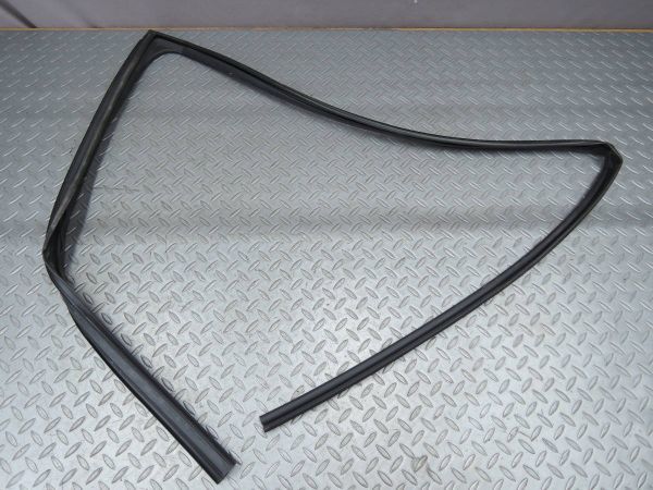 ・ ZVW50 プリウス 純正 右前 運転席側 ドア モール ガラスラン ウェザーストリップ 68141-47050 tsr拍卖