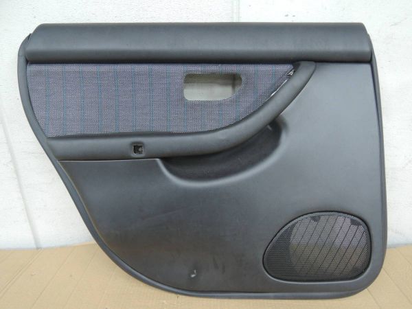 ・ レガシィB4 BE5 左リア ドアトリム 内張り 94223AE030 ② tsr拍卖