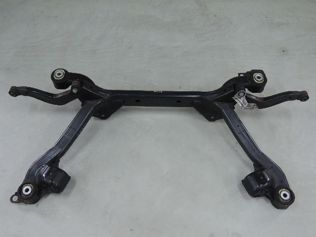 ・ Audi アウディ A4 8E系 S line Package 純正 リアメンバー拍卖