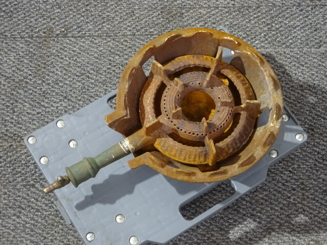 倉-26-01113 ・ 鋳物コンロ LPガス? 外形サイズ 直径26cm 下枠付き 業務用 ガスコンロ 厨房機器 業務用ガスコンロ 鋳物 五徳コンロ拍卖