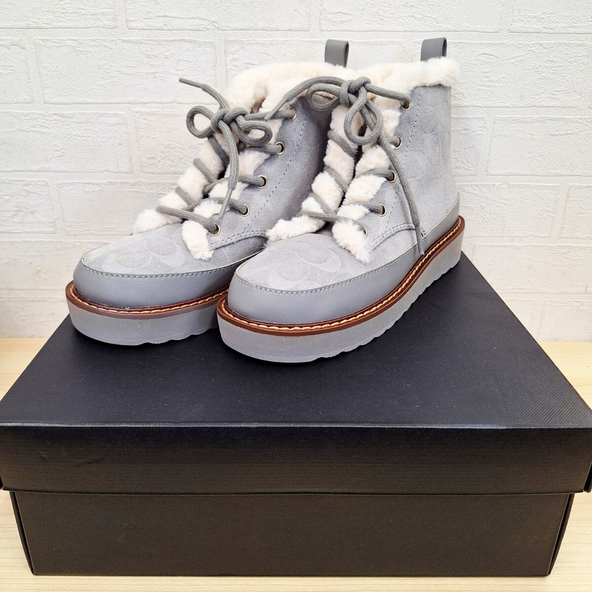 ★未使用★ COACH コーチ CE325 23cm IMANI SUEDE BOOT ボア スエード ショートブーツ グレー ブーツ シグネチャー WK拍卖