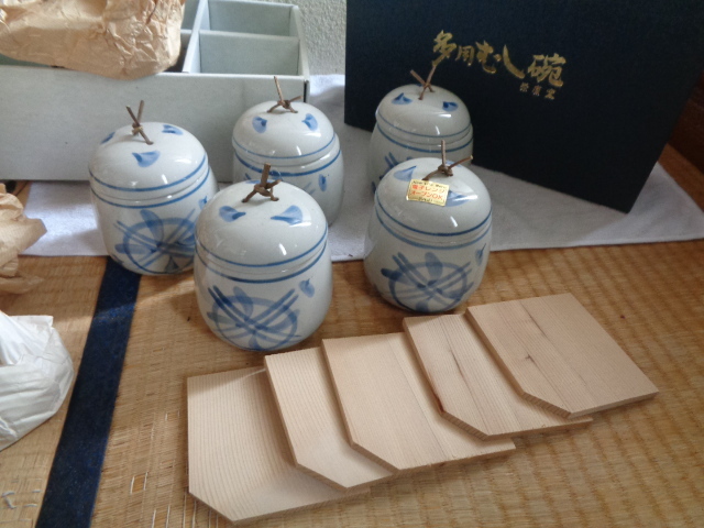 陶器 多用むし碗-栄康窯/茶碗蒸し器/茶碗むし・吸い物・フタ物/上蓋付蒸し碗&木製敷板 各5個セット/呉須丸紋むし碗揃/箱入未使用美品/拍卖