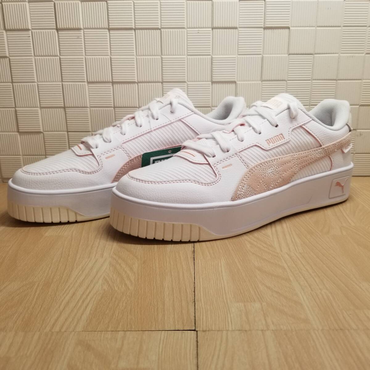 送料無料・新品未使用!!プーマ PUMA カジュアルシューズ / キャリーナ ストリート LUX クラフテッド フラワーズ / 定価9350円 24.5cm拍卖