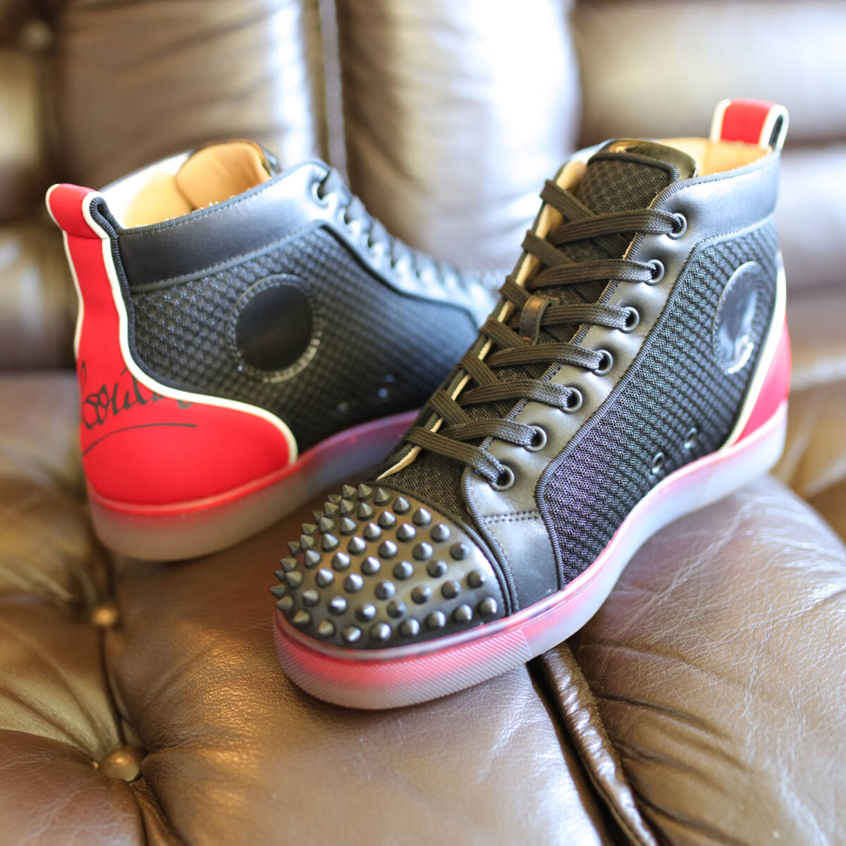 【美品・限定価格】クリスチャンルブタン FUN LOU SPIKES FLAT 40 Christian Louboutin 1200179 (YEEZY BOOST 26.5、スニーカーJP26程度)拍卖