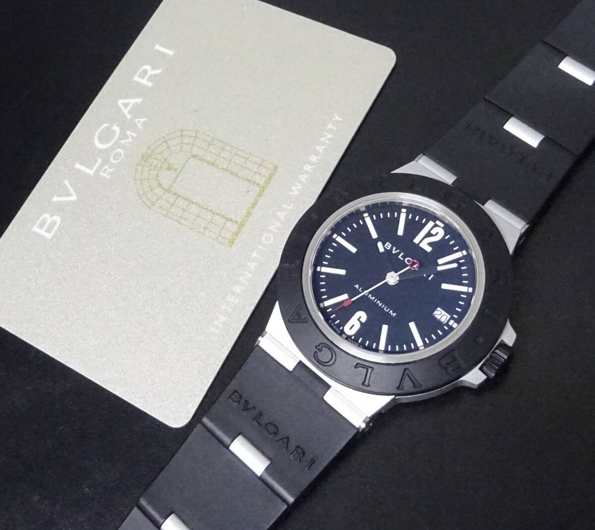 美品 BVLGARI ブルガリブルガリ アルミニウム 40mm 103445 黒文字盤 メンズ 自動巻 国際保証書あり 純正ケースあり 本物拍卖