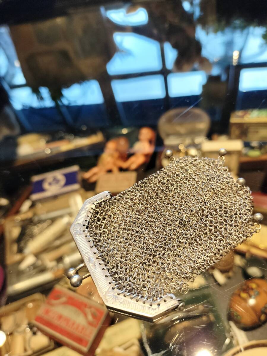 フランス アンティーク メッシュ 奇麗な 小さな お花模様刻み 小銭入れ 1900年頃 パース 財布 がま口 財布!拍卖